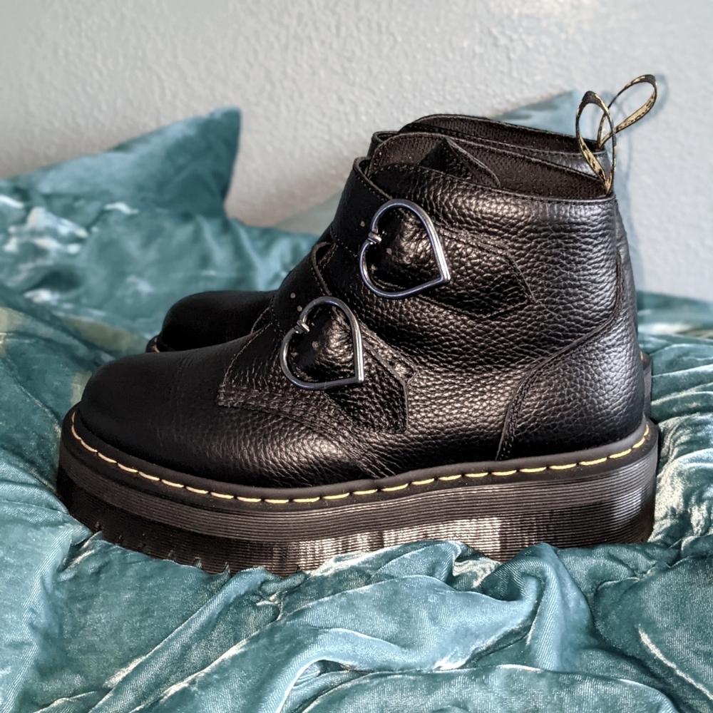 Dr.martens black platform Devon Heart boots 9